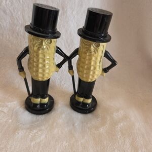 VTG Planters Nuts Mr Peanut Plastic Salt & Pepper Shakers Set Made In USA 1950s